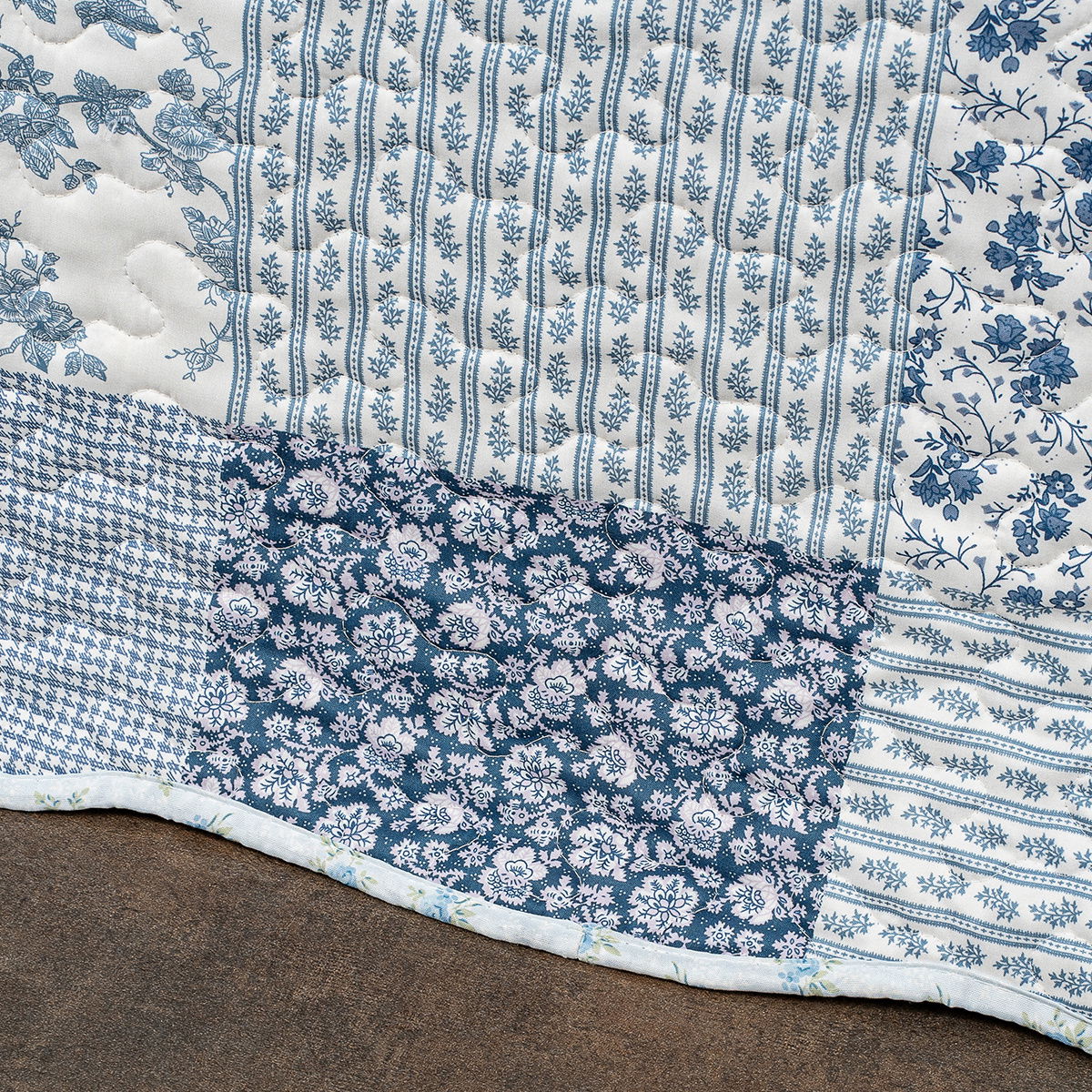 Přehoz na postel Blue Patchwork, 220 x 240 cm – obrázok 9