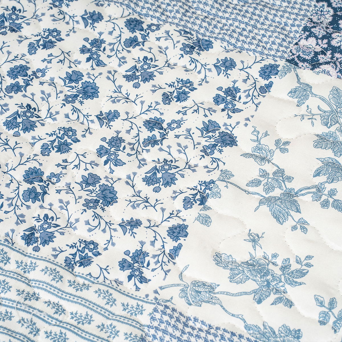 Přehoz na postel Blue Patchwork, 220 x 240 cm – obrázok 5
