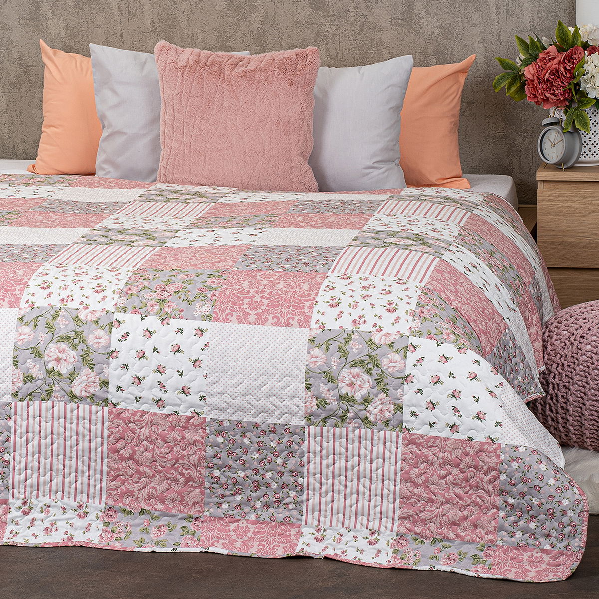 Prehoz na posteľ Pink Rose Patchwork, 220 x 240 cm