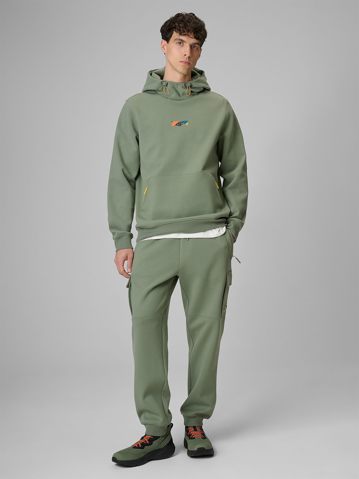 4F Pánske Cargo Teplákové Nohavice Khaki Regular S