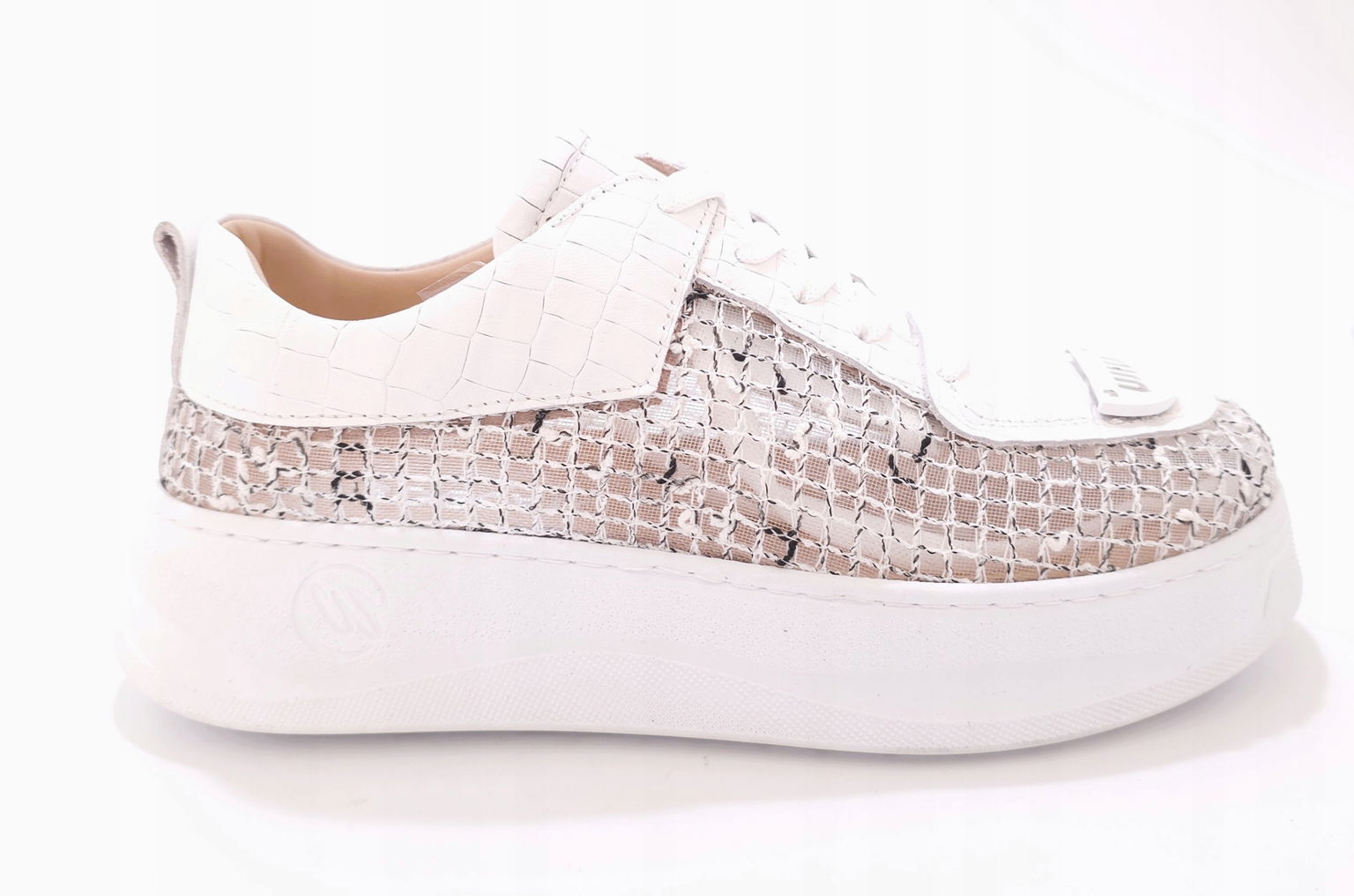 Dámske čipkované tenisky na platforme Boccato P634 426 biele r37