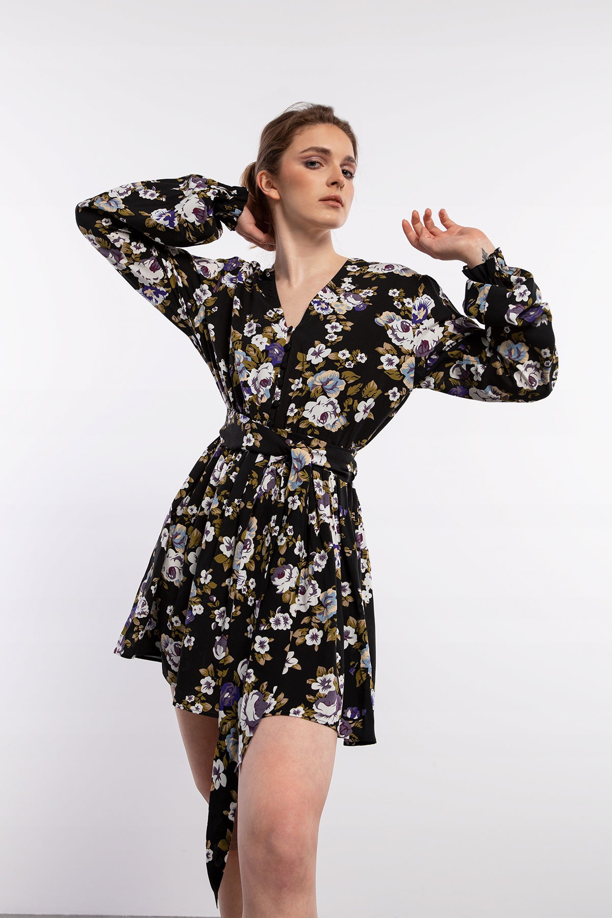 Dámske Šaty Mini Noona s kvetmi ND01BLK (M)