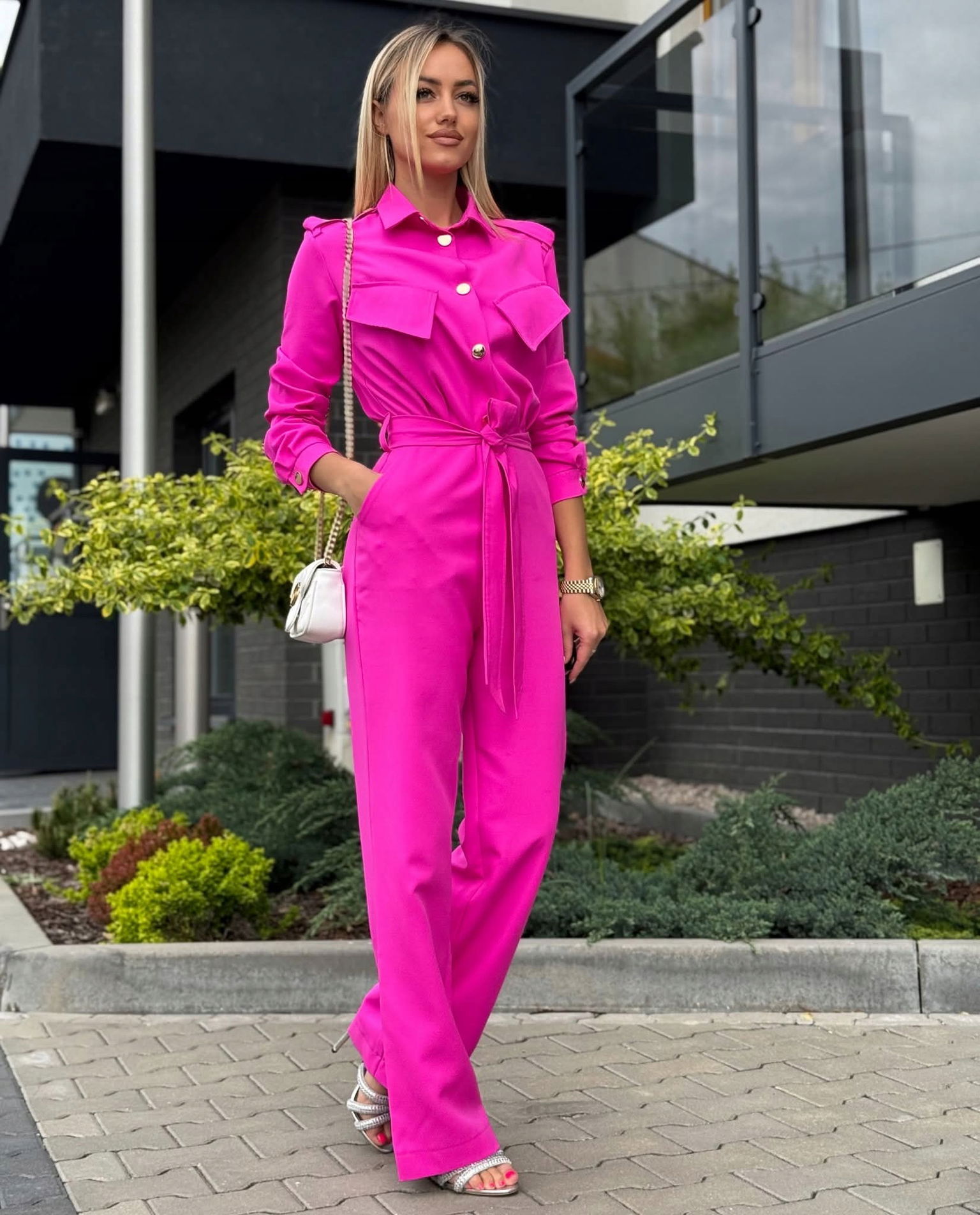 Elegantný dámsky kombinézon v páse s opaskom Fuchsia S
