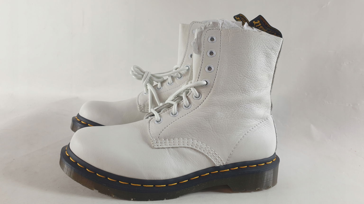 Glany Dr. Martens White Virginia 26802543-1460-40