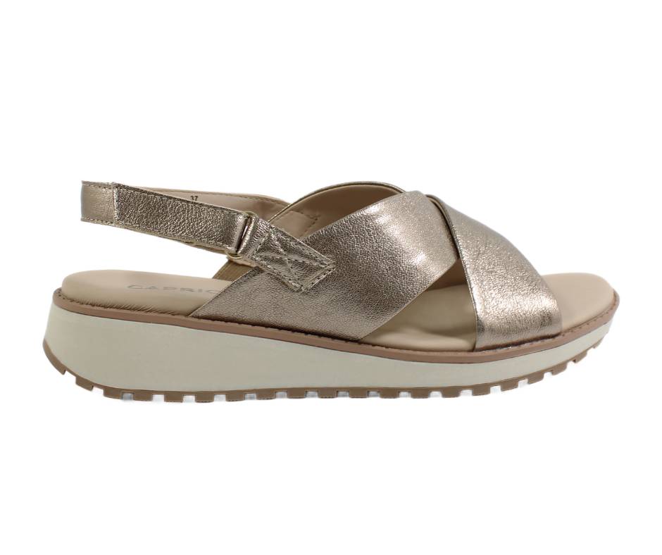 Pohodlné kožené sandále na suchý zips Caprice 28703 zlaté r40
