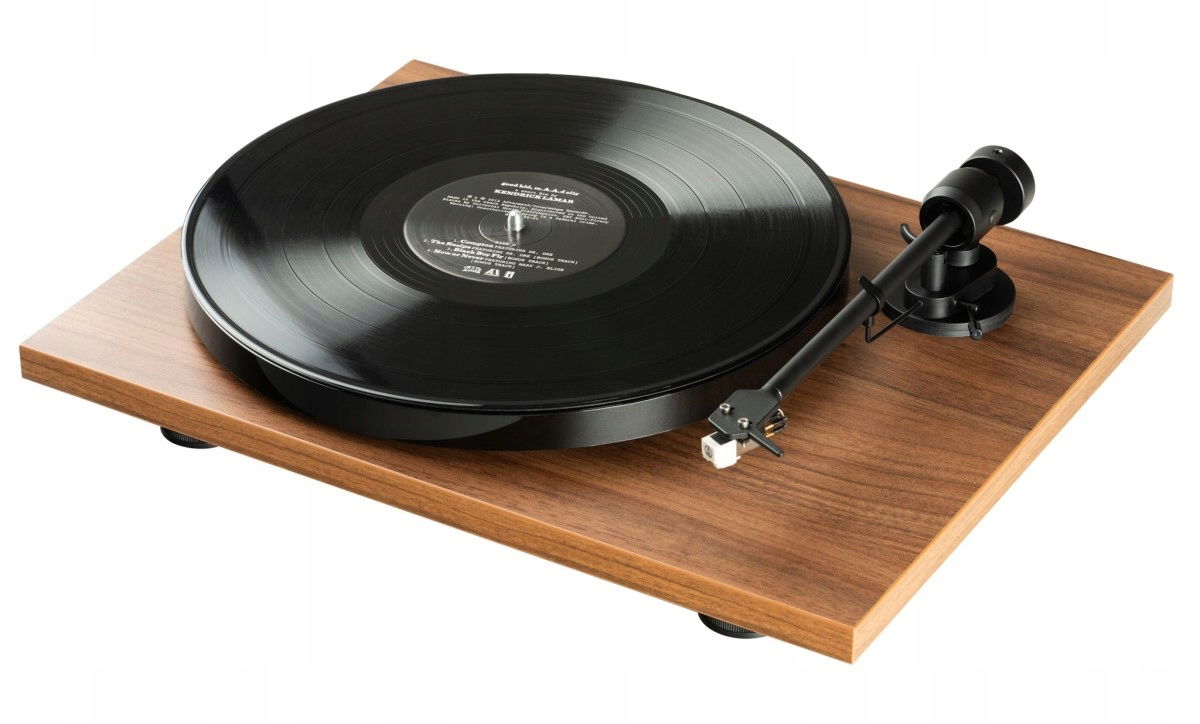 Pro-Ject E1 Phono s vstavaným predzosilňovačom +Audio-Technica AT3600L