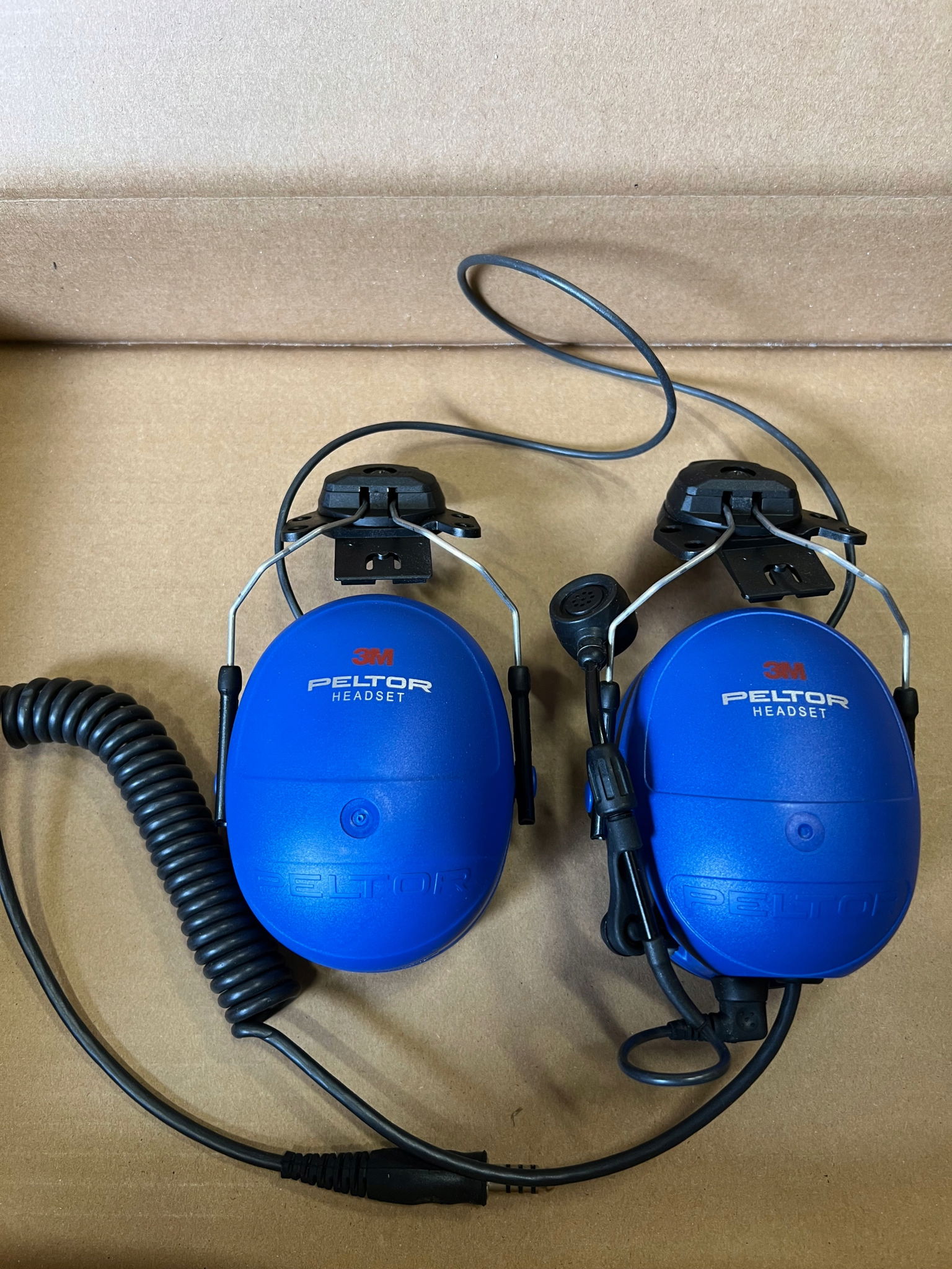 Sluchátka s mikrofónom v chráničoch Motorola PMLN6092