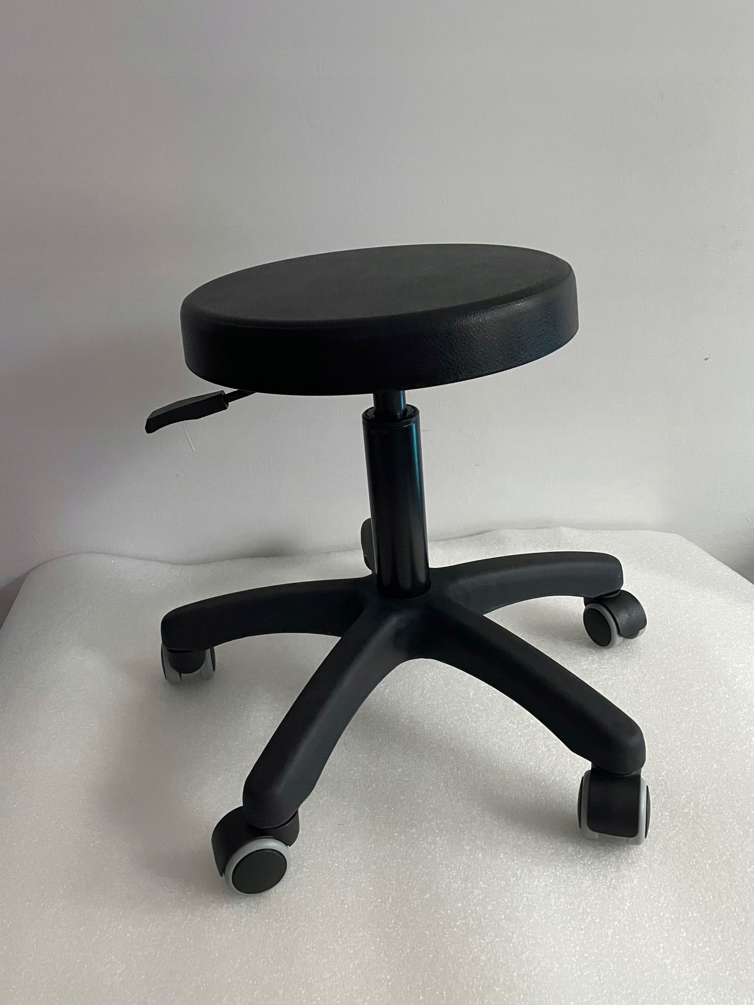 Stolička, stolička, dielenská, kolieska, otočná, ergonomická, čierna, Softi