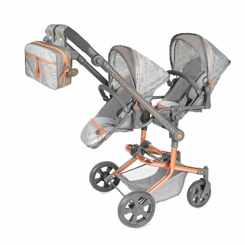 DeCuevas 90877 Skladací kočík pre dvojčatá bábiky s batôžkom City X – 91 cm
