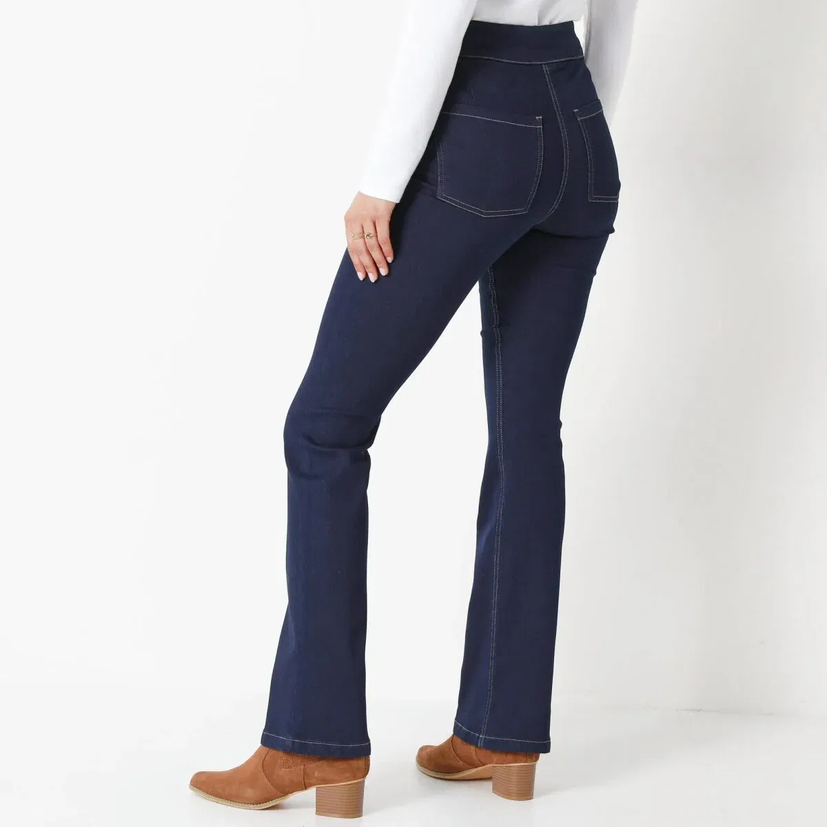 Bootcut džínsy pre vyššiu postavu – obrázok 5