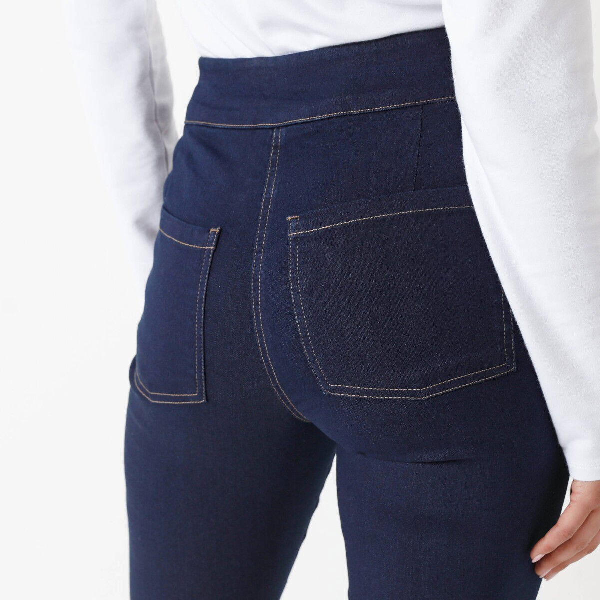 Bootcut džínsy pre vyššiu postavu – obrázok 3