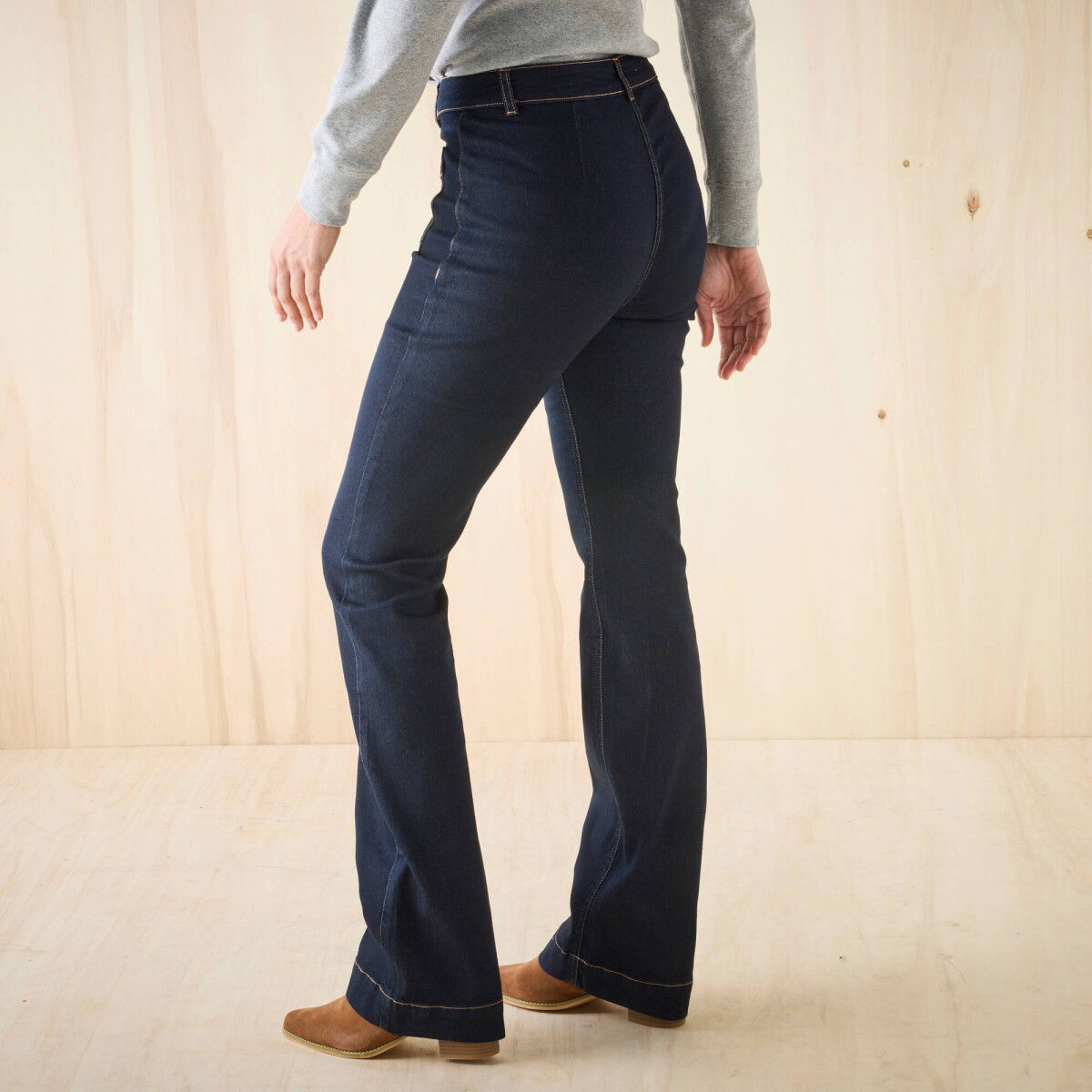 Bootcut džínsy s našitými vreckami – obrázok 7