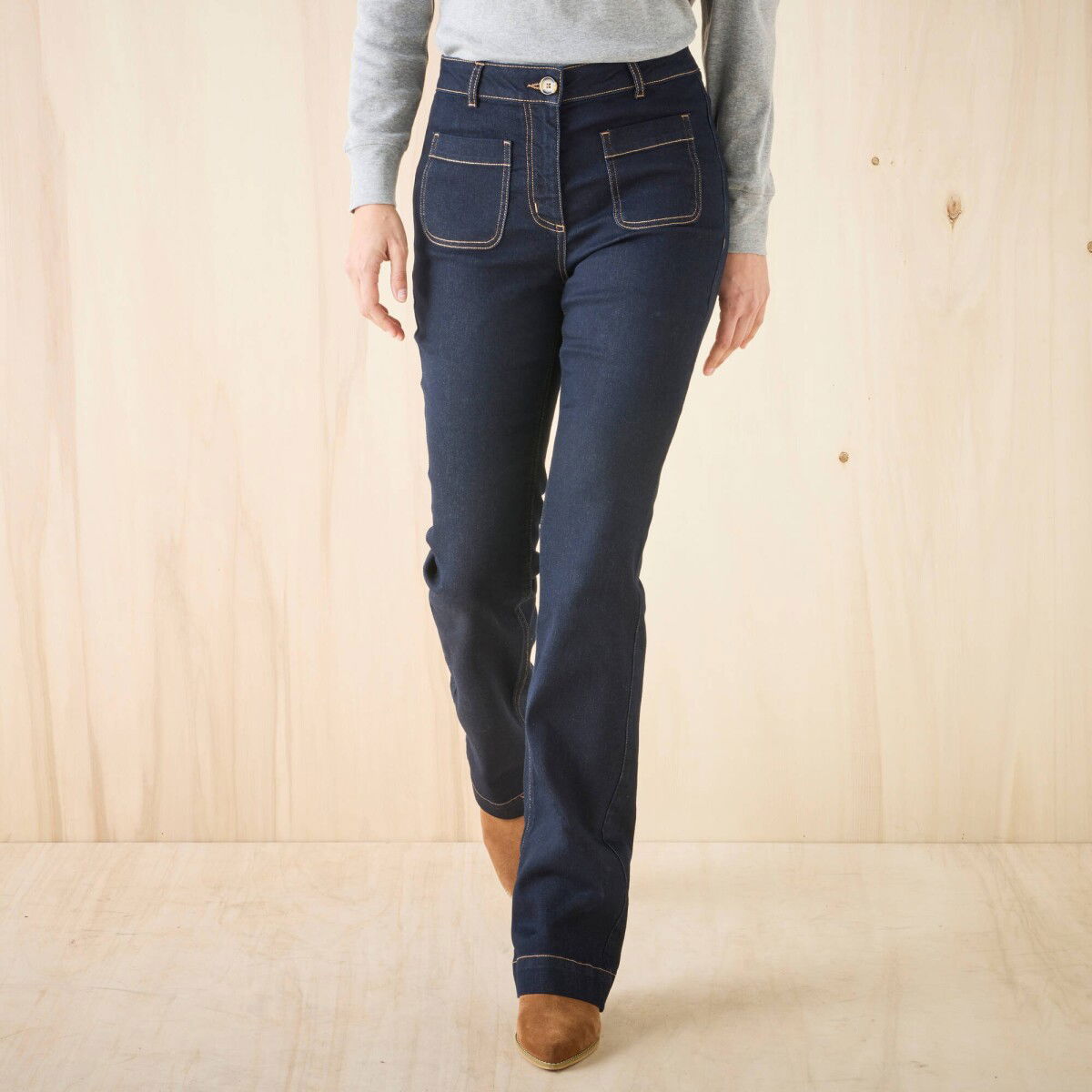 Bootcut džínsy s našitými vreckami – obrázok 4
