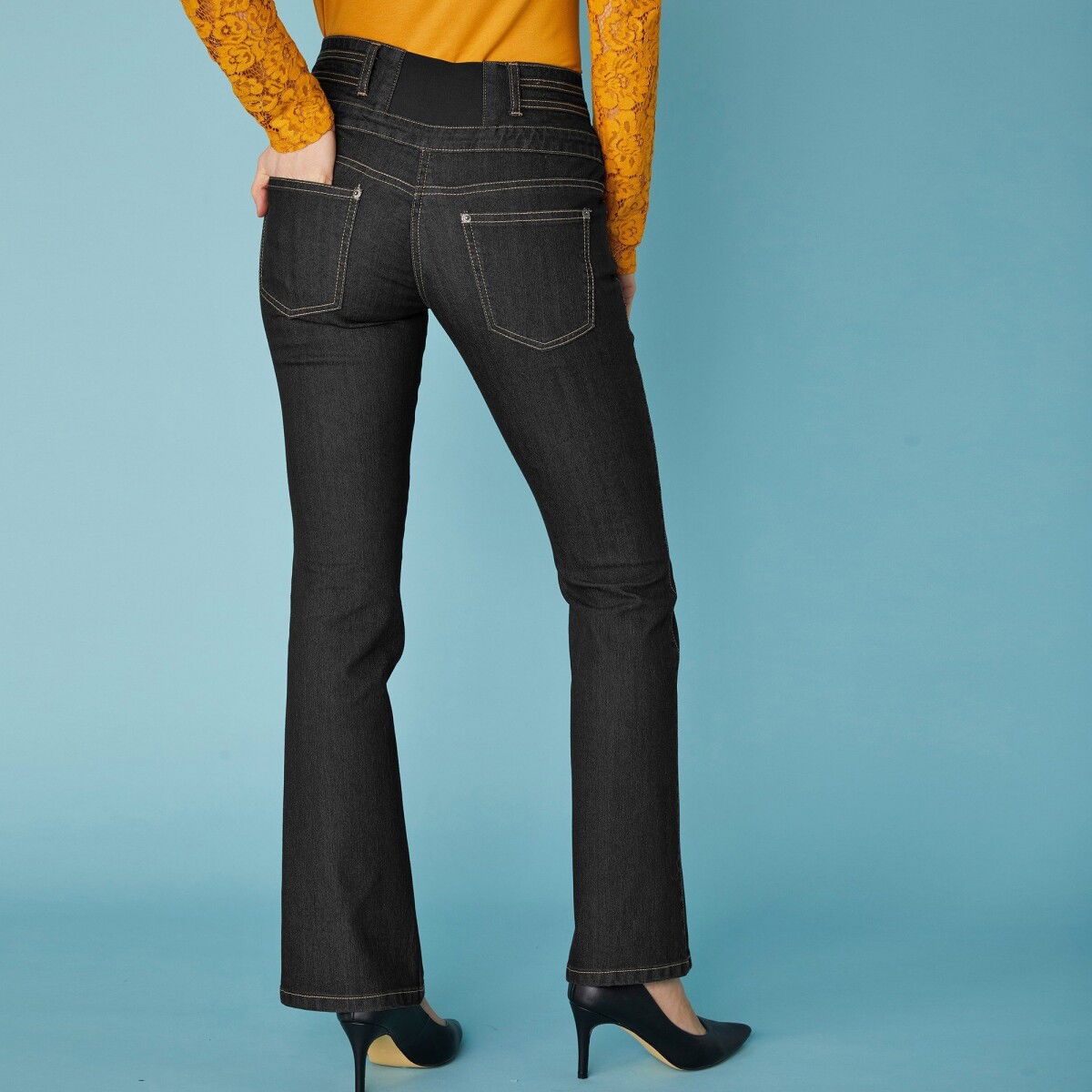 Bootcut džínsy s vysokým pásom pre nižšiu postavu – obrázok 3