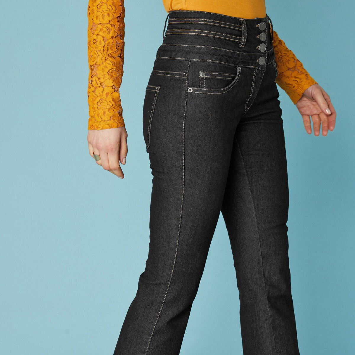 Bootcut džínsy s vysokým pásom pre nižšiu postavu – obrázok 2