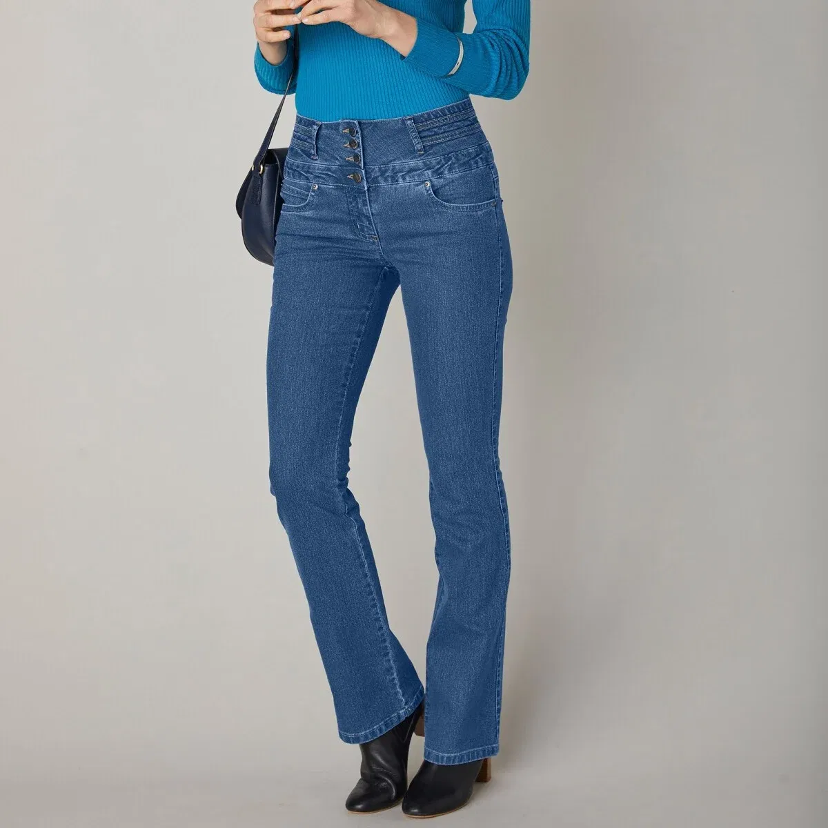 Bootcut džínsy s vysokým pásom pre nižšiu postavu