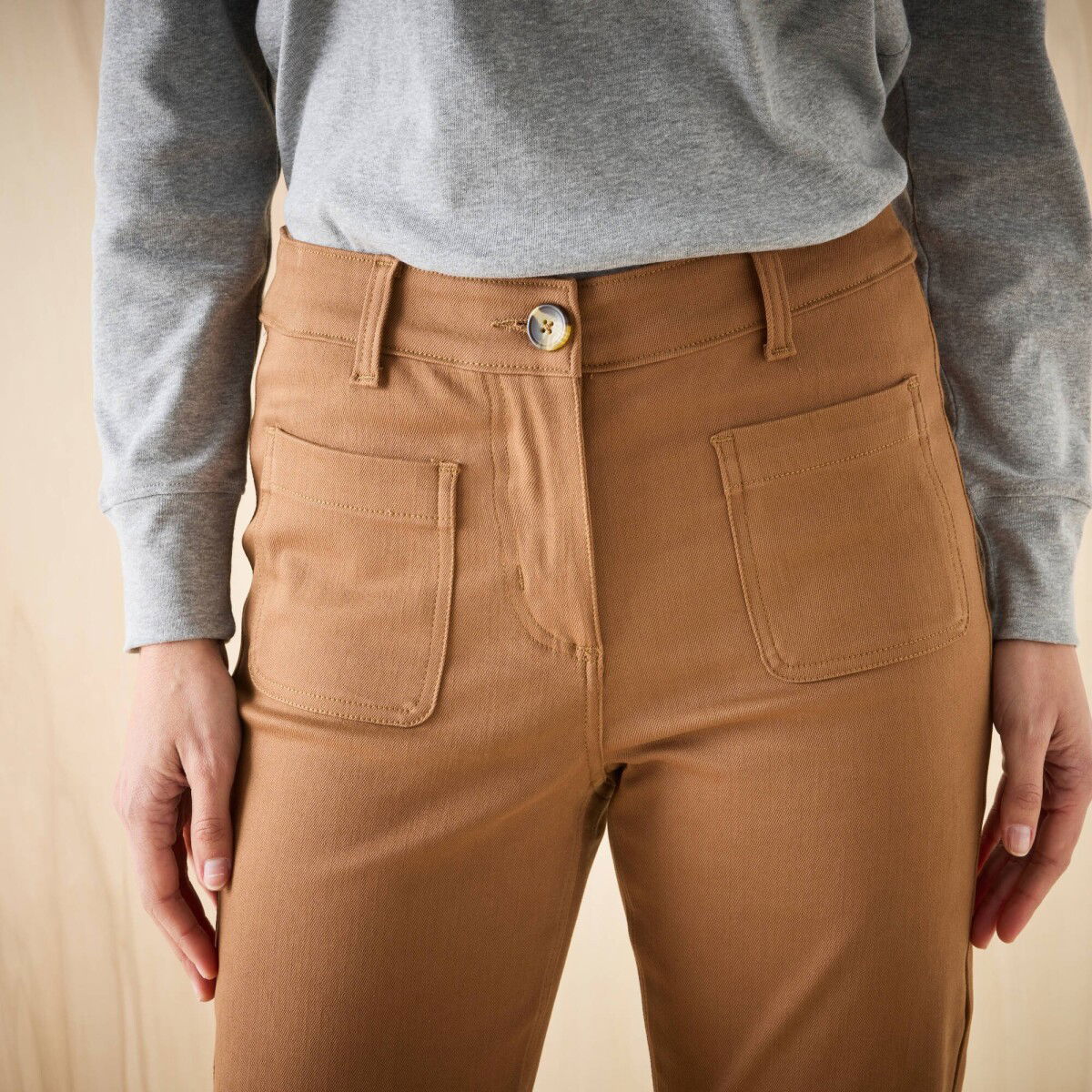 Bootcut nohavice s našitými vreckami – obrázok 2