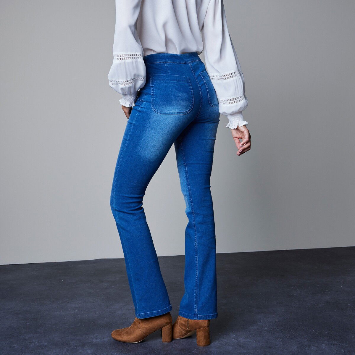 Bootcut strečové džegíny s efektom plochého brucha – obrázok 7