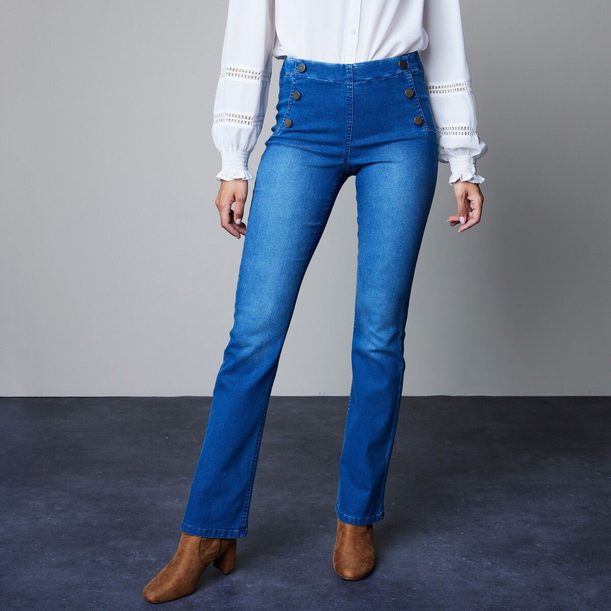 Bootcut strečové džegíny s efektom plochého brucha