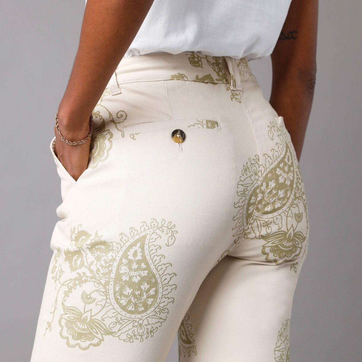 Chino nohavice s paisley potlačou – obrázok 5