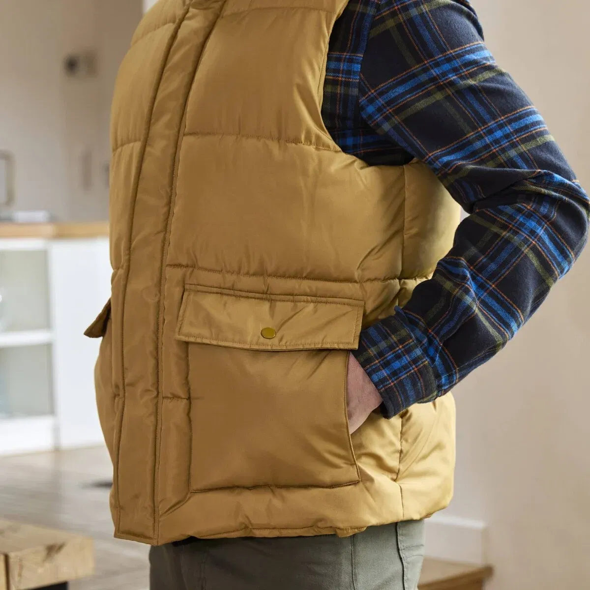 Prešívaná vesta so zapínaním na zips – obrázok 4