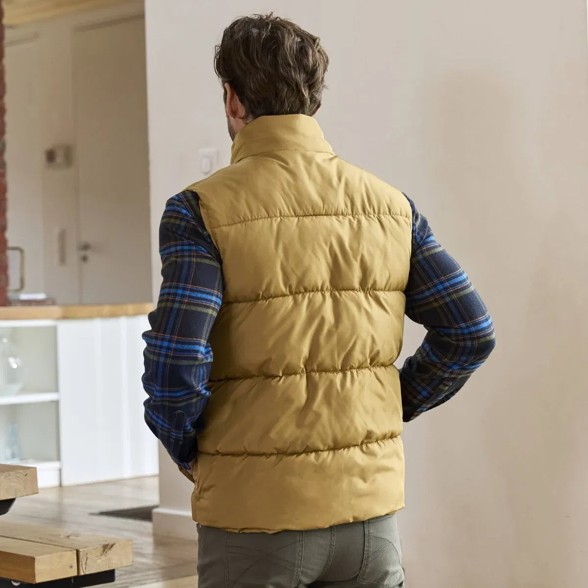 Prešívaná vesta so zapínaním na zips – obrázok 5