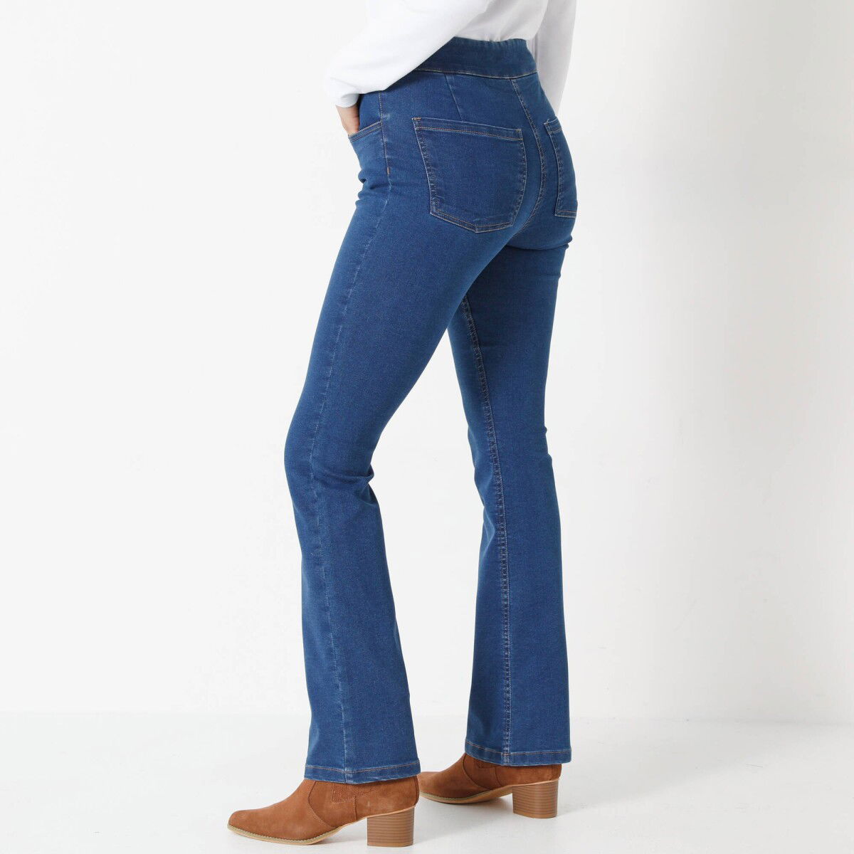 Strečové bootcut džegíny pre vyššiu postavu – obrázok 8