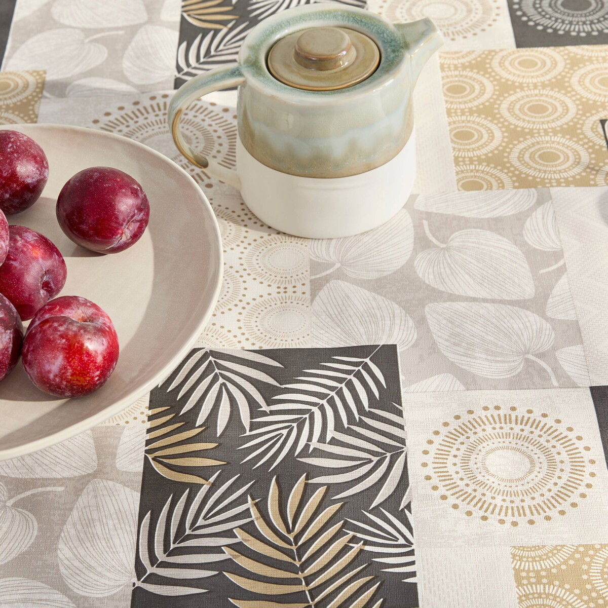 Voskovaný obrus s patchwork potlačou listov – obrázok 2