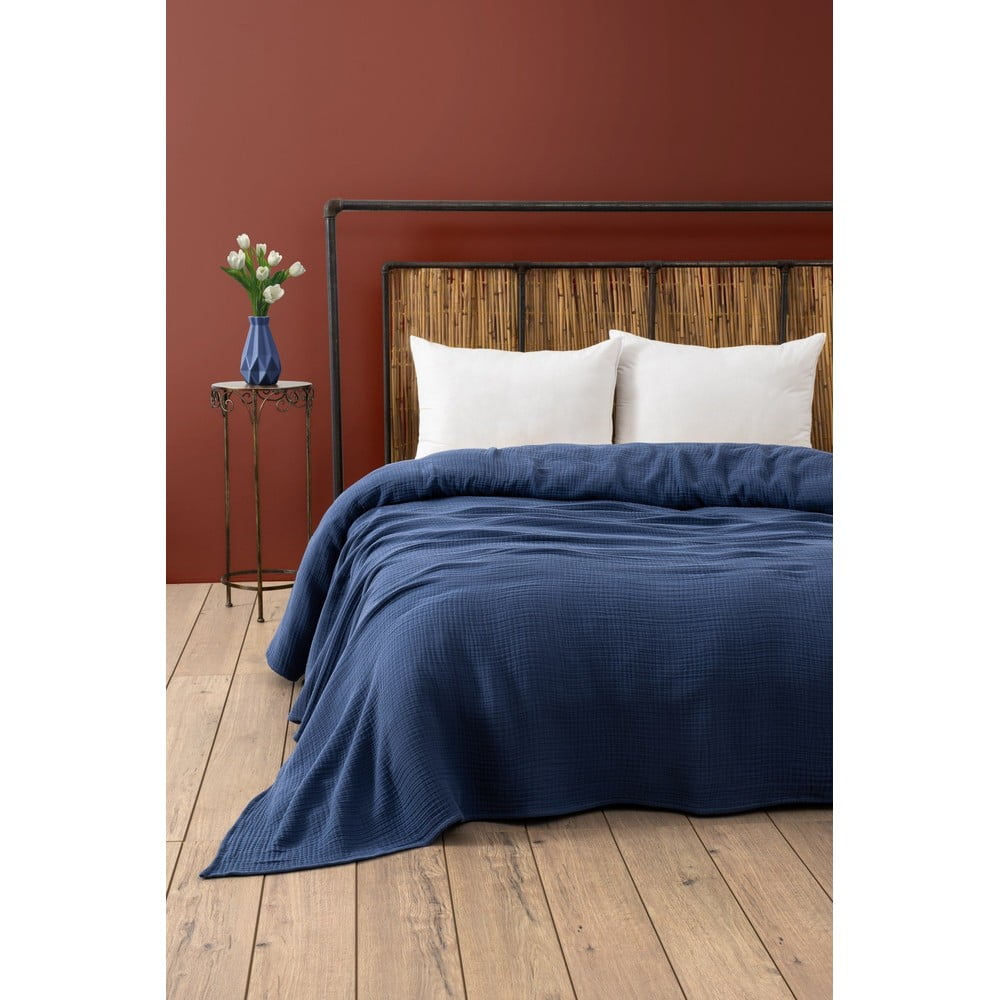 Tmavomodrý mušelínový pléd 220x250 cm Muslin – Mijolnir