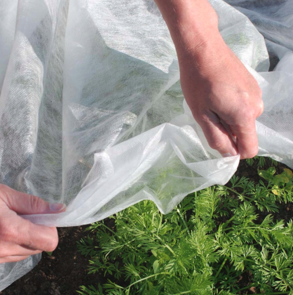 Biela agrotkanina 1,6 x 5 m – ochranná netkaná textília na rastliny