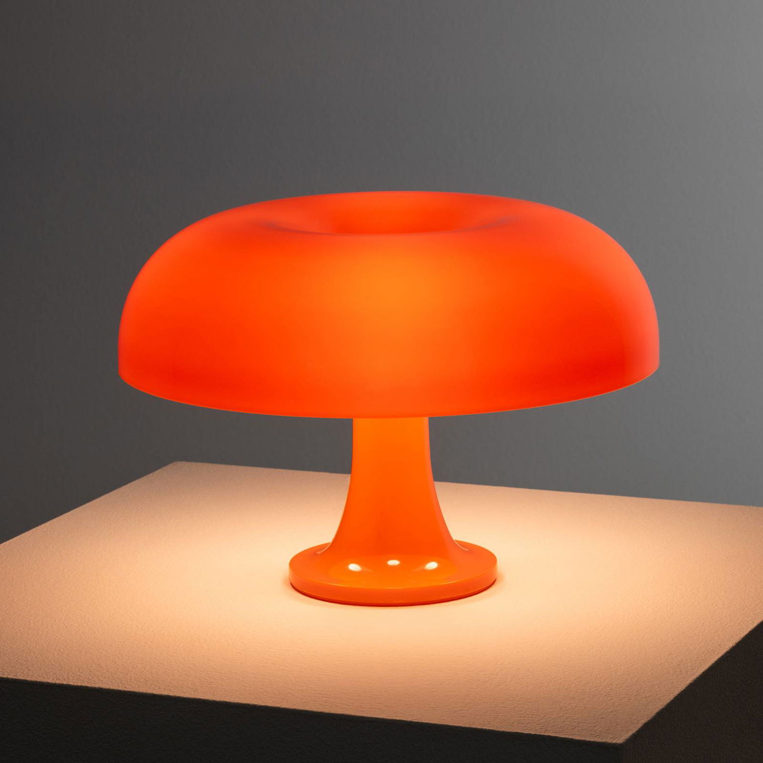 Artemide Nessino – dizajnová stolová lampa, oranžová – obrázok 3