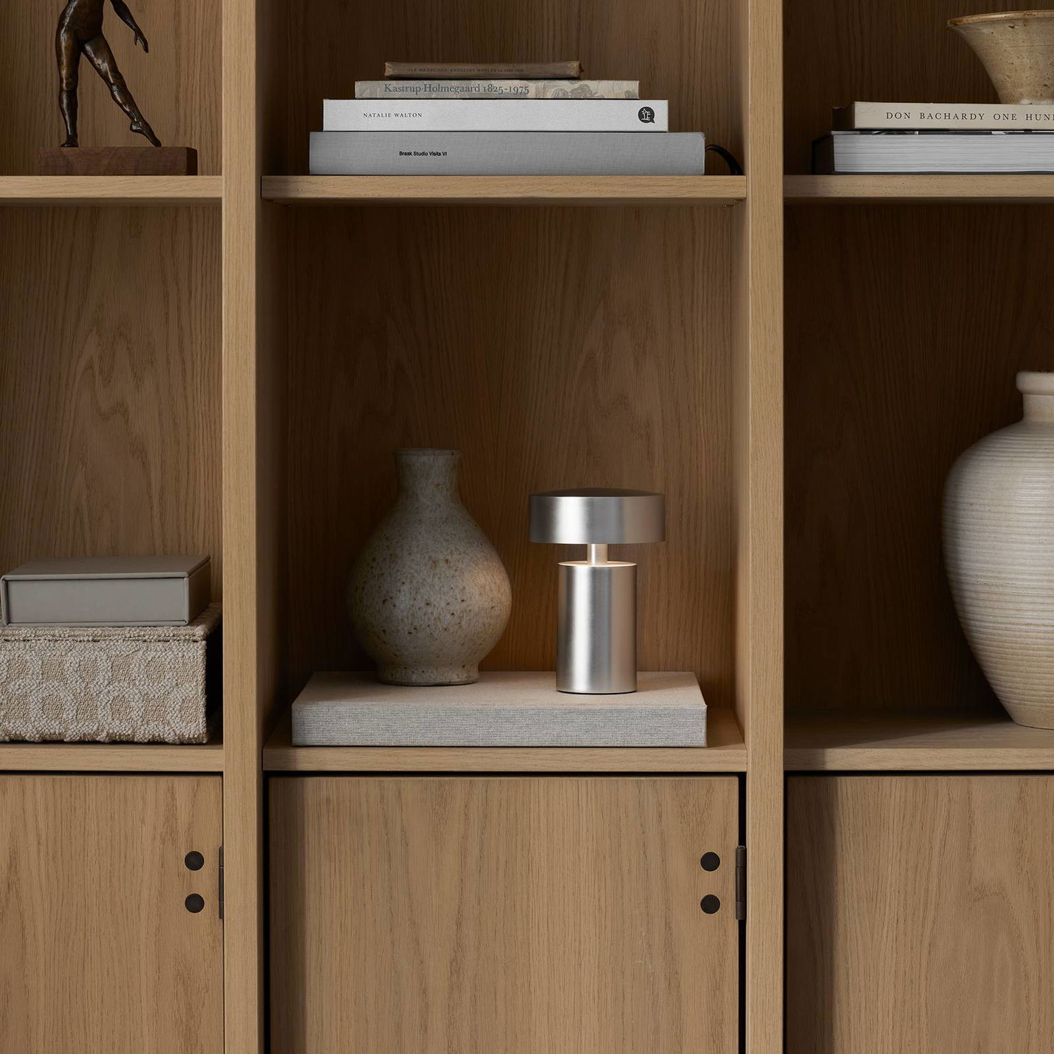 Audo Column stolová lampa s batériou, IP44, hliník – obrázok 6