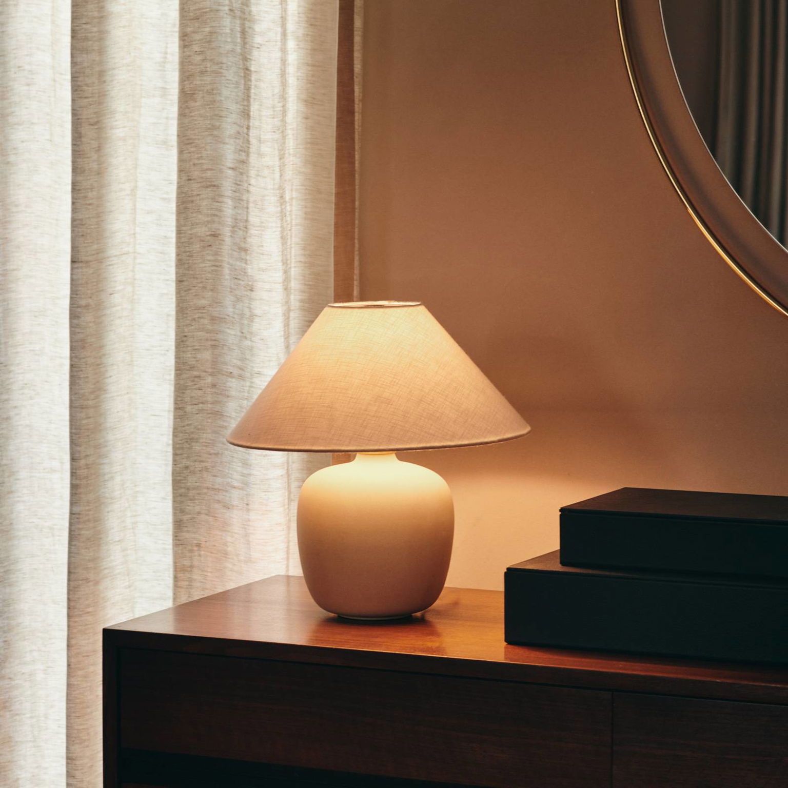 Audo Torso stolová LED lampa, biela/biela, 37 cm – obrázok 6