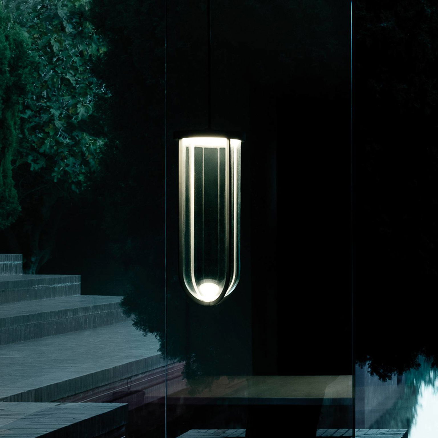 FLOS In Vitro Suspension, 2 700 K, čierna
