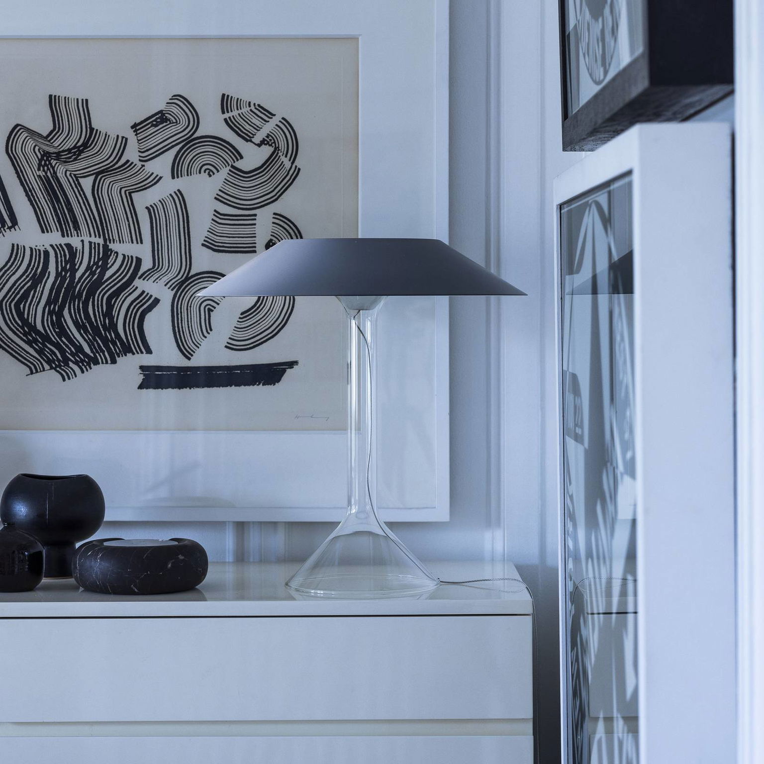 Foscarini stolová LED lampa Chapeaux M, sivá