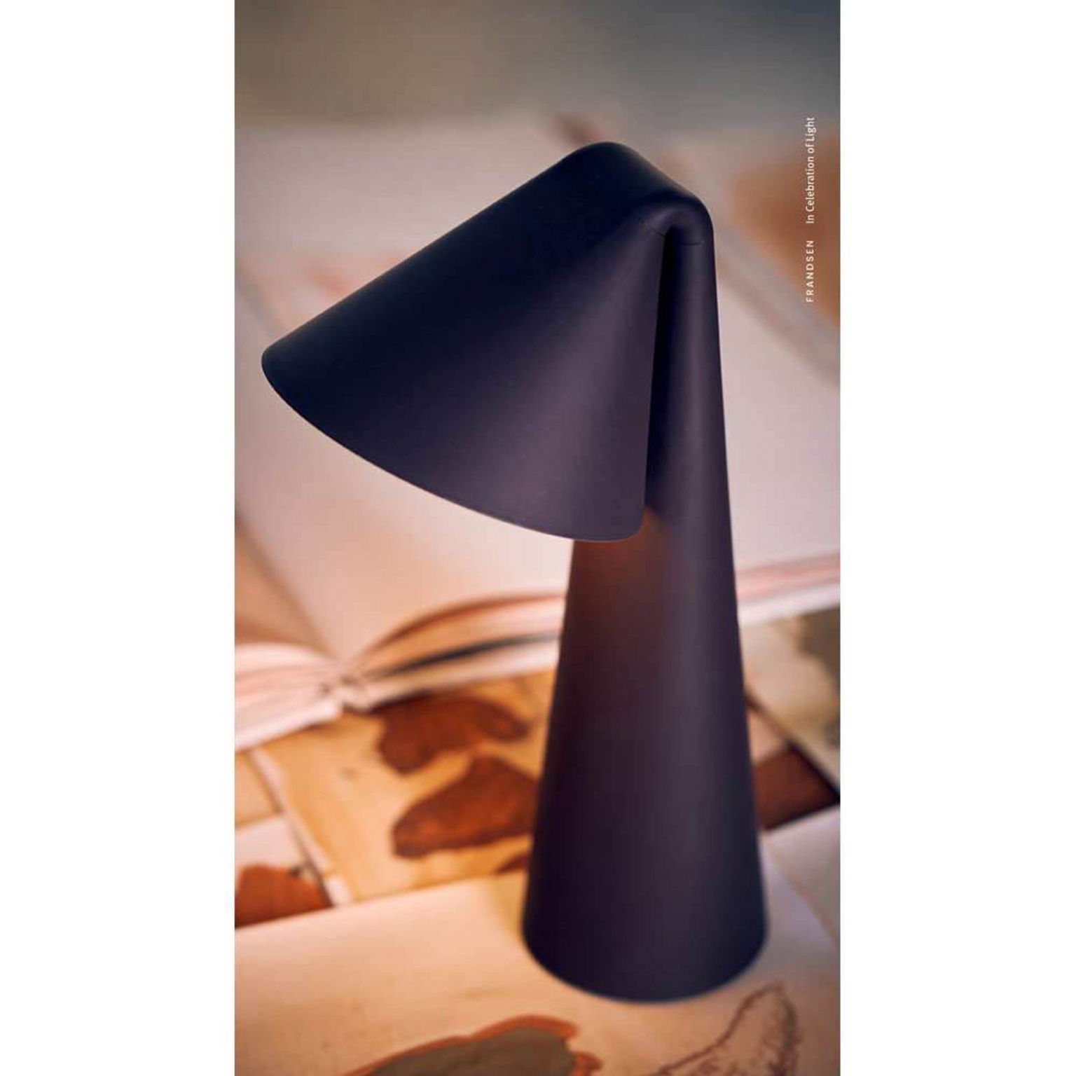 FRANDSEN LED stolová lampa Ami, hnedá, 32 cm, stmievateľná – obrázok 6