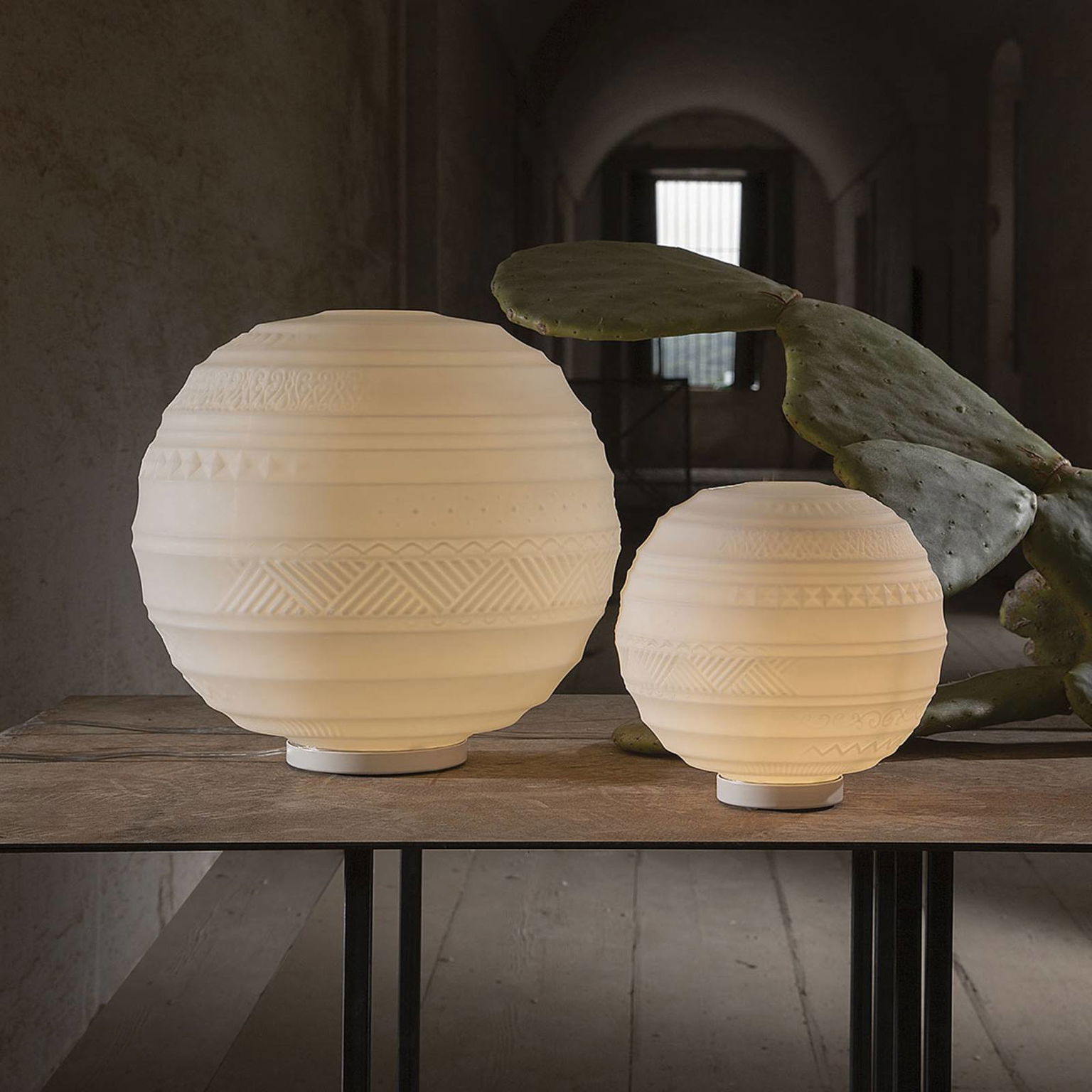 Karman Braille – sklenená stolná lampa, 25 cm – obrázok 2