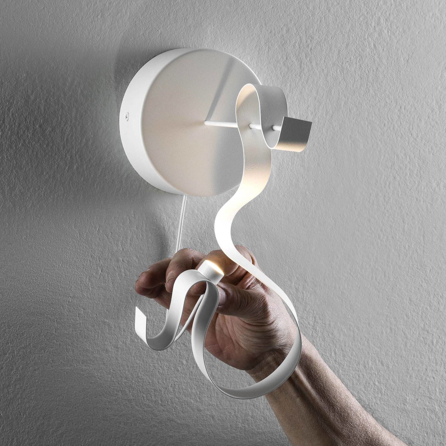 Knikerboker Curve nástenné LED svetlo oceľ, biela – obrázok 4