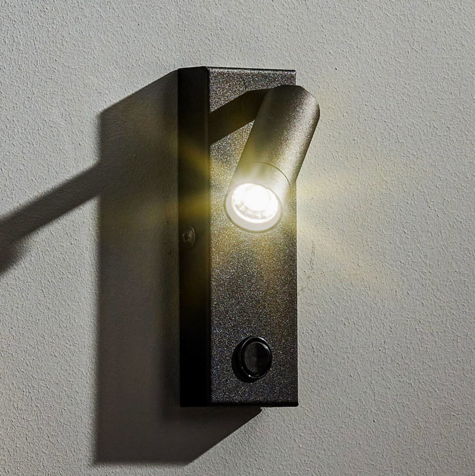LED nástenné svetlo Enzo hranaté s vypínačom, čierne