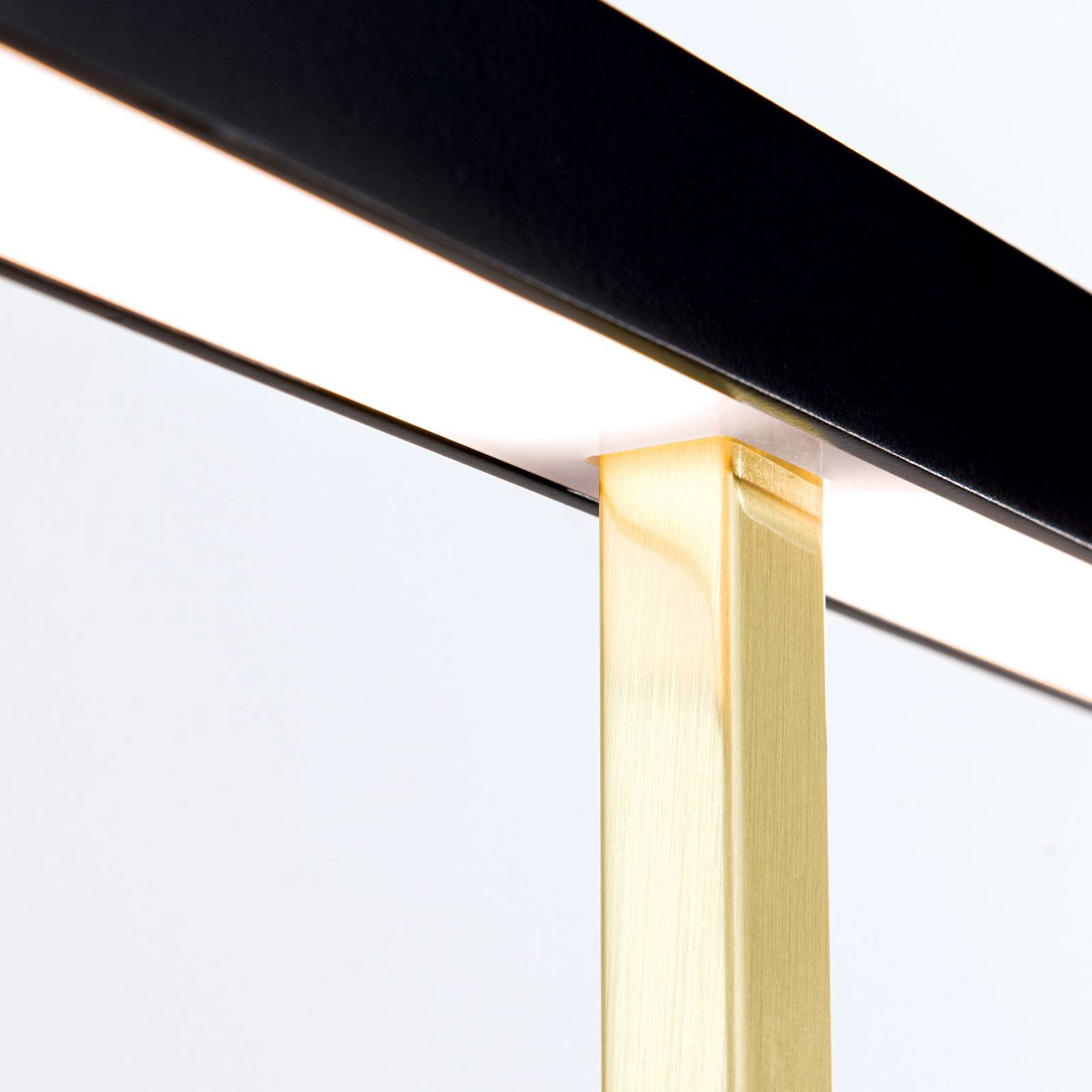 LED stolová lampa Auftakt zlatá/čierna – obrázok 5