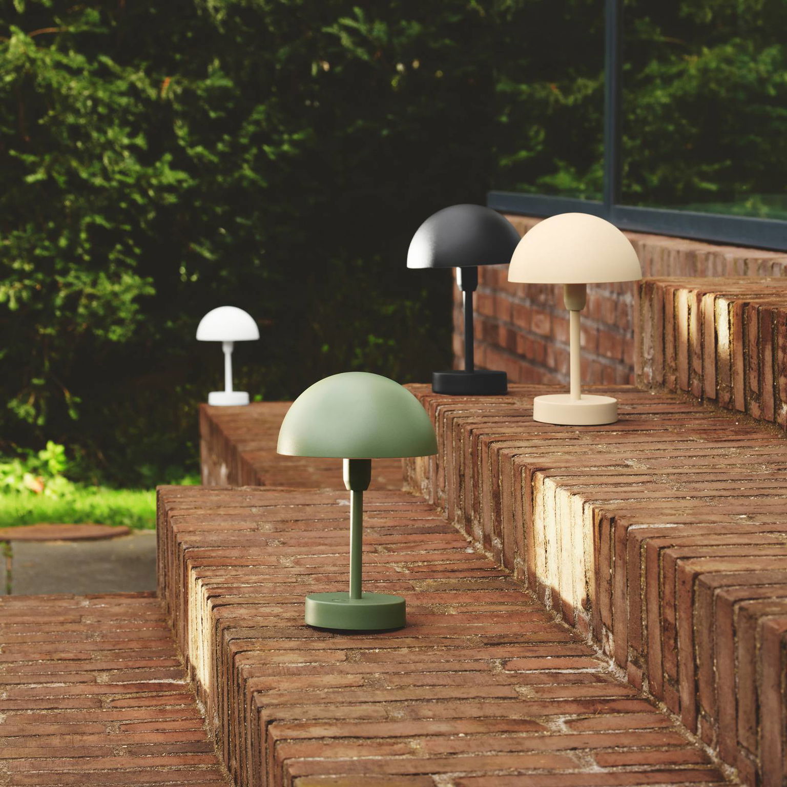 LED stolová lampa Ellen To-Go, biela, hliník – obrázok 2