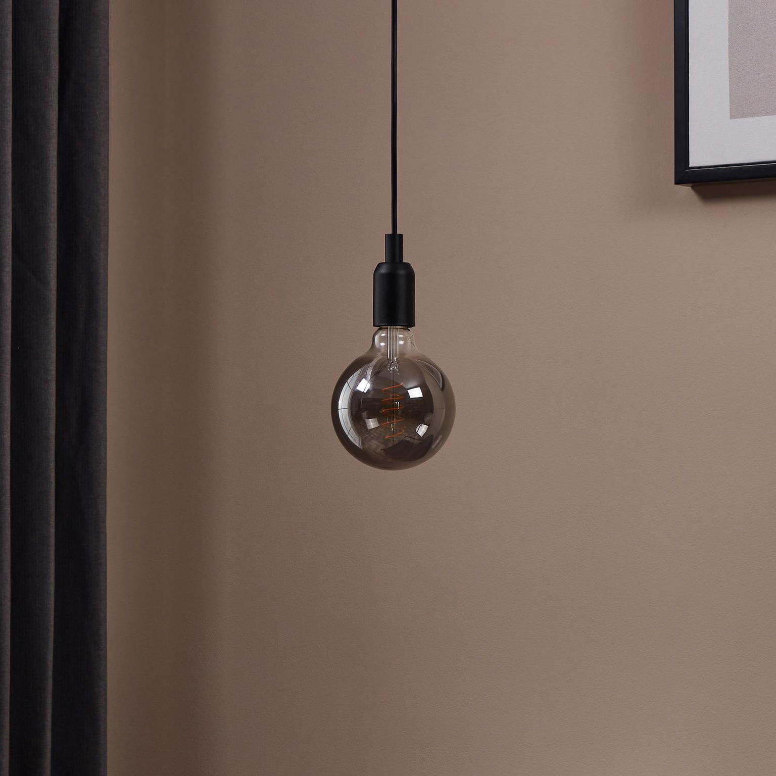 LED žiarovka E27 G125 4W čierno-transparentná – obrázok 2