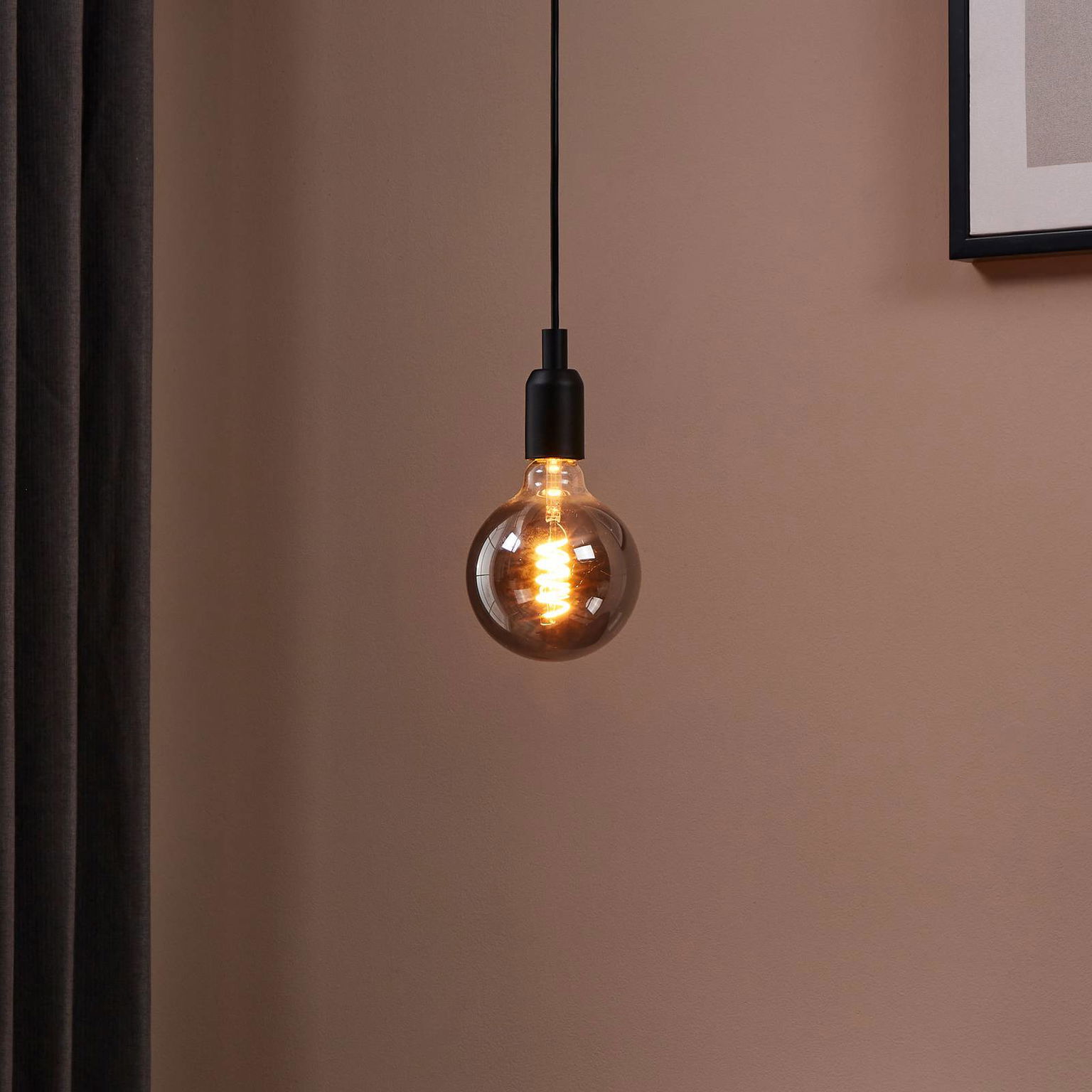 LED žiarovka E27 G125 4W čierno-transparentná