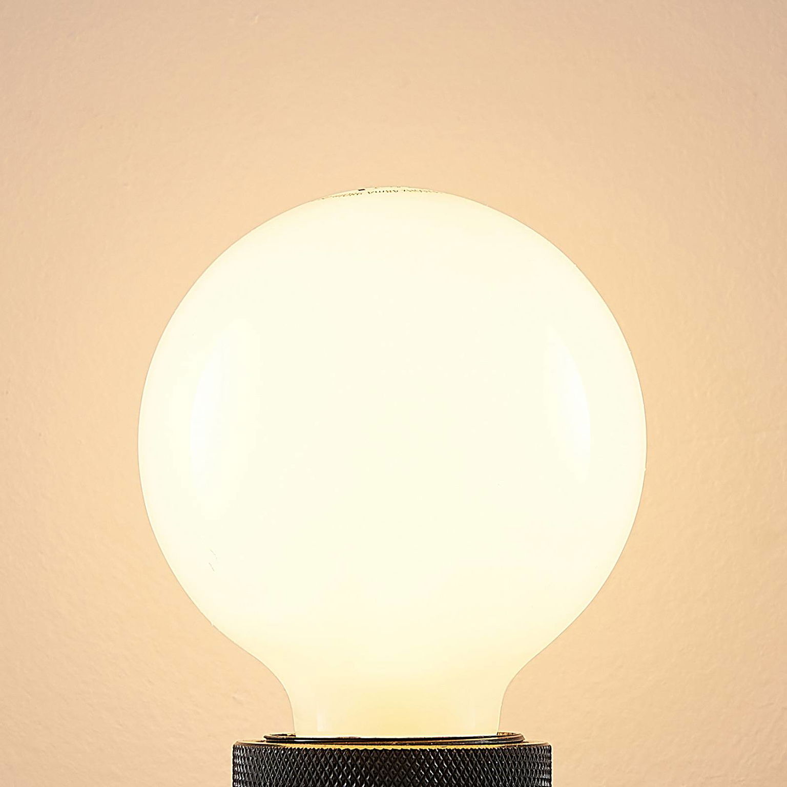 LED žiarovka G80 E27, 8 W, 2 700 K, opálová, stmievateľná – obrázok 4