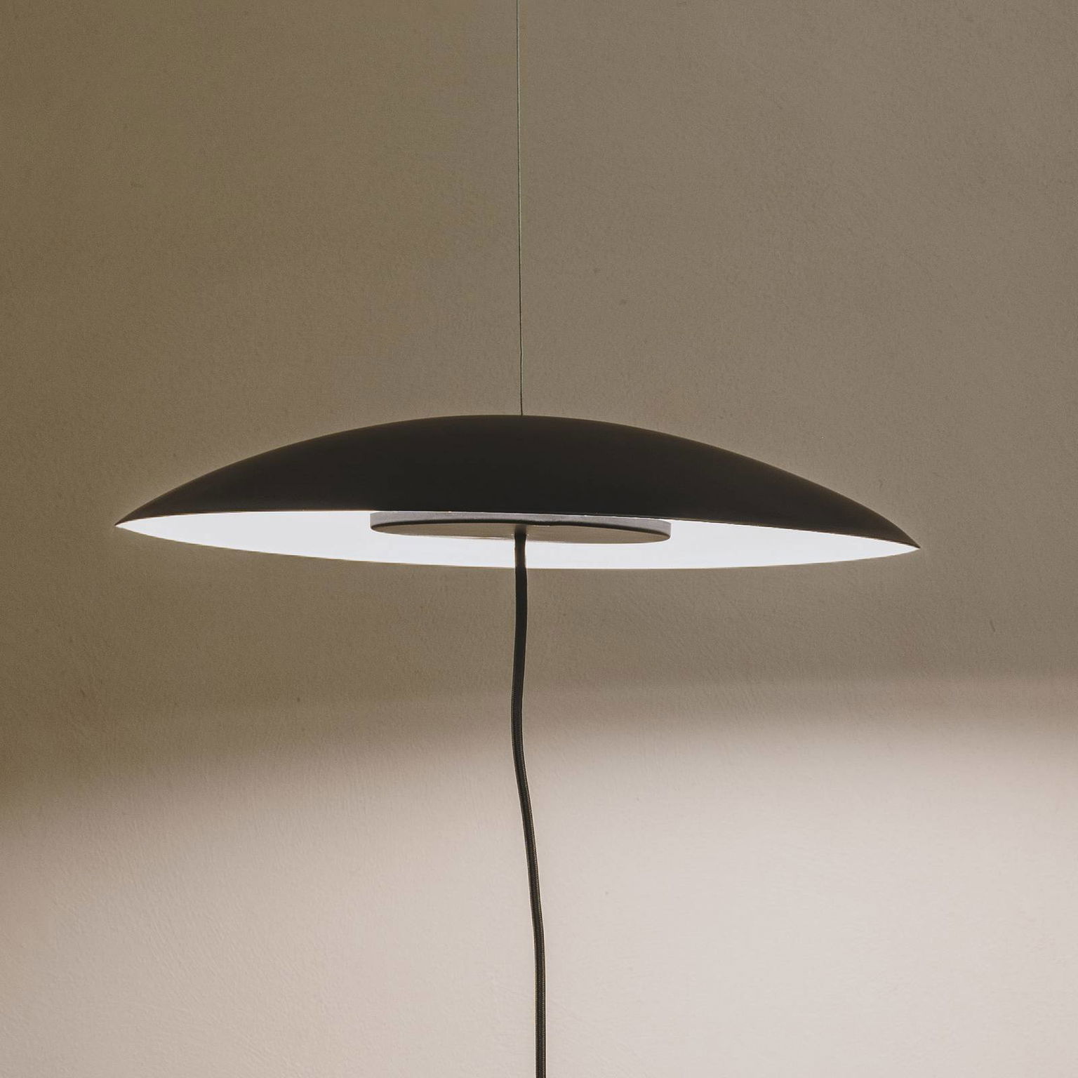 LEDS-C4 Noway Single stojaca LED zakrivená, čierna – obrázok 6