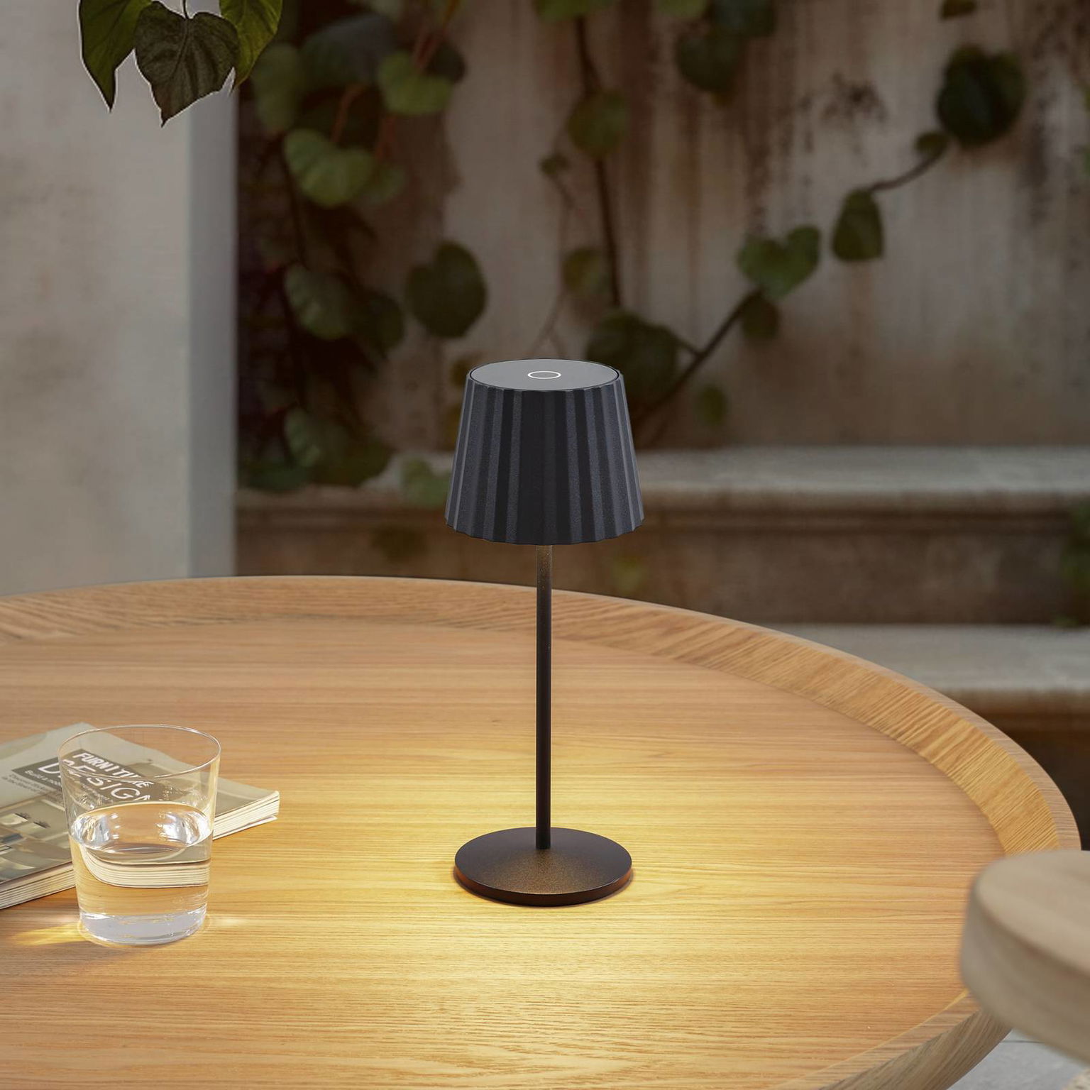 Lindby stolová LED lampa Esali, čierna, kov, IP65 – obrázok 2