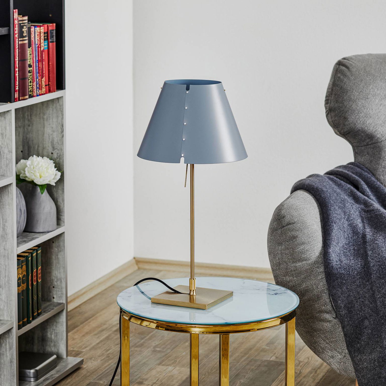 Luceplan Costanzina stolná lampa mosadz sivá – obrázok 3