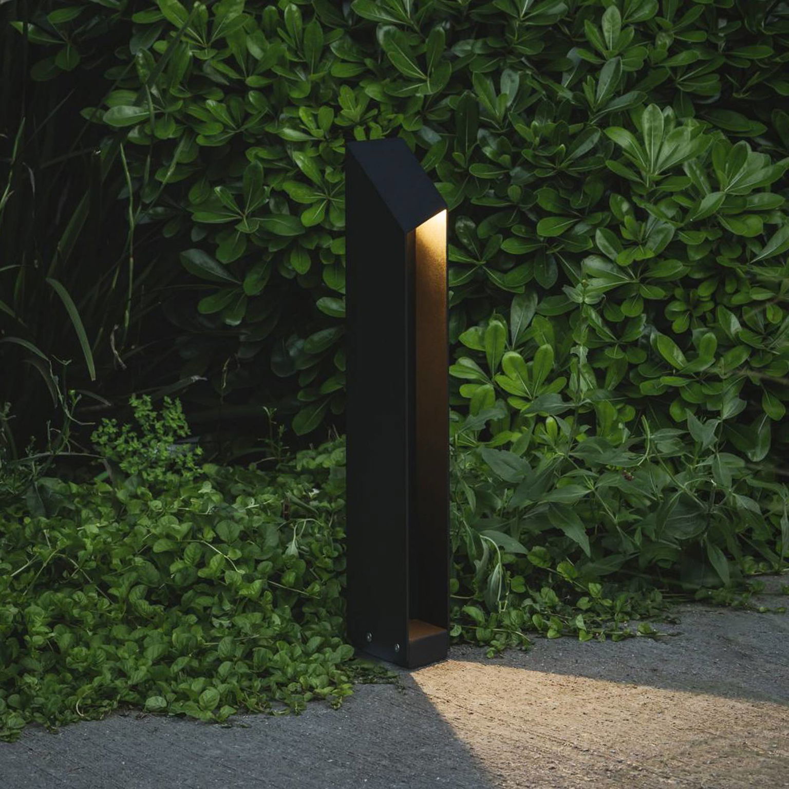 MARSET LED podstavec Domus, výška 55 cm, čierny, hliník