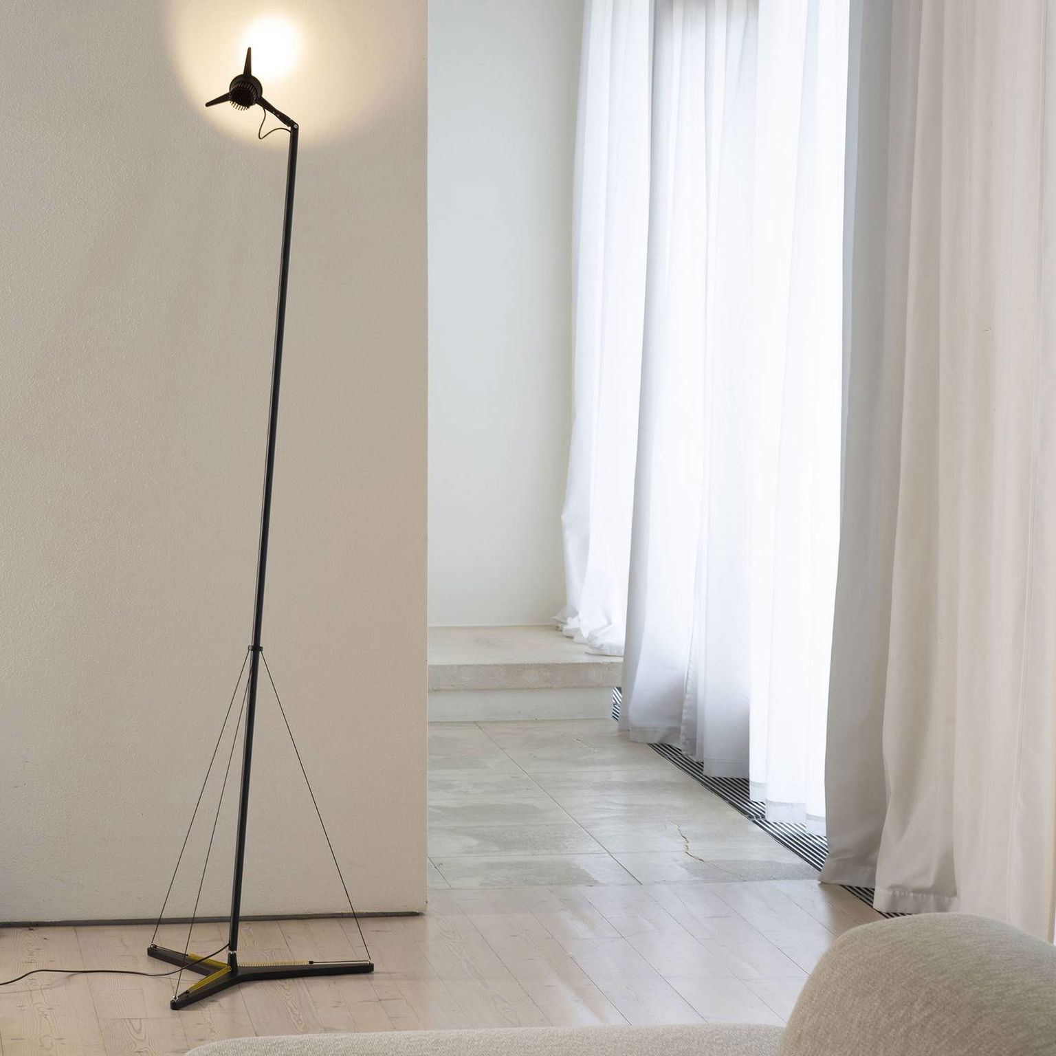 Martinelli Luce Y3 stojaca LED lampa, čierna