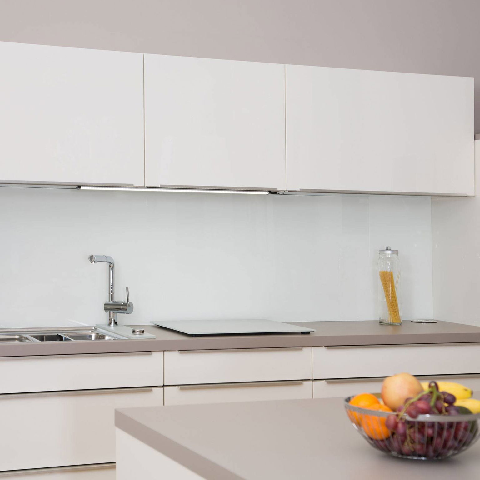 Nábytkové svetlo Balic Sensor LED, 3 000 K, dĺžka 80 cm – obrázok 3